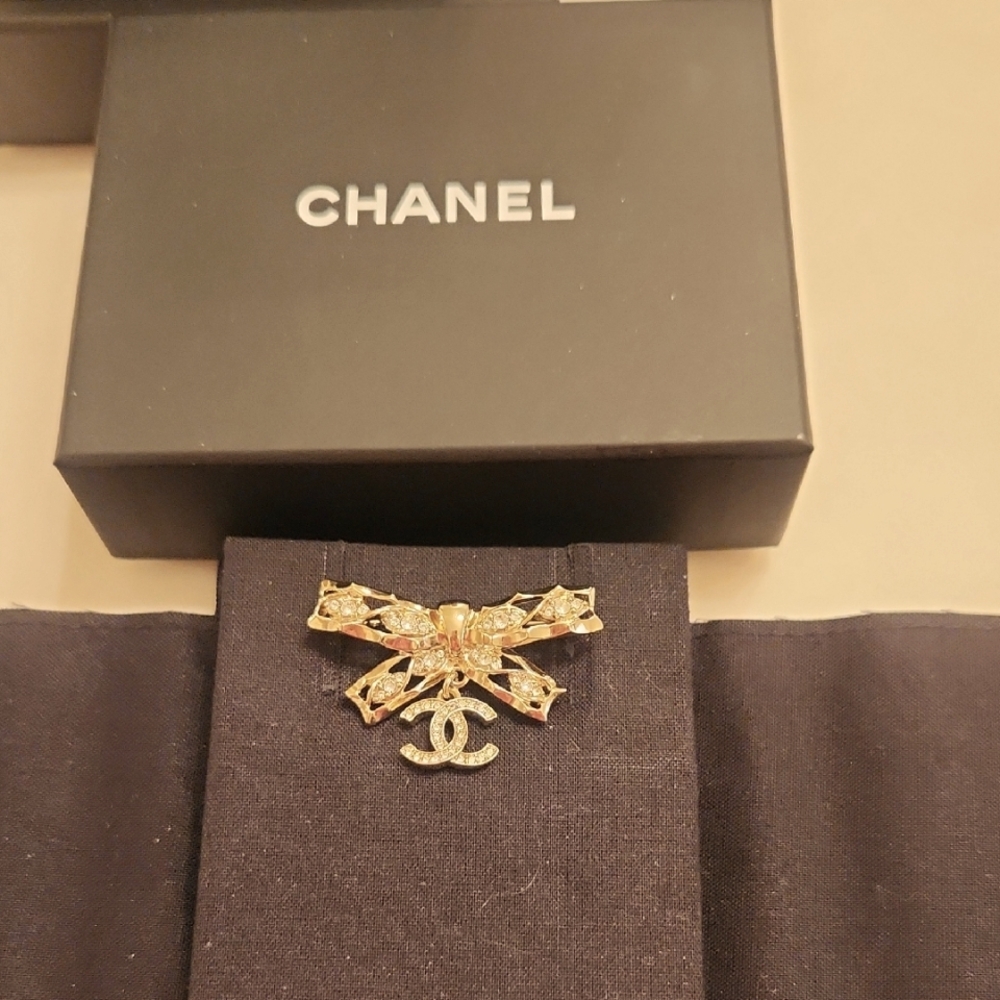 Chanel 2024 Gold Bow Brooch With Crystals NEW